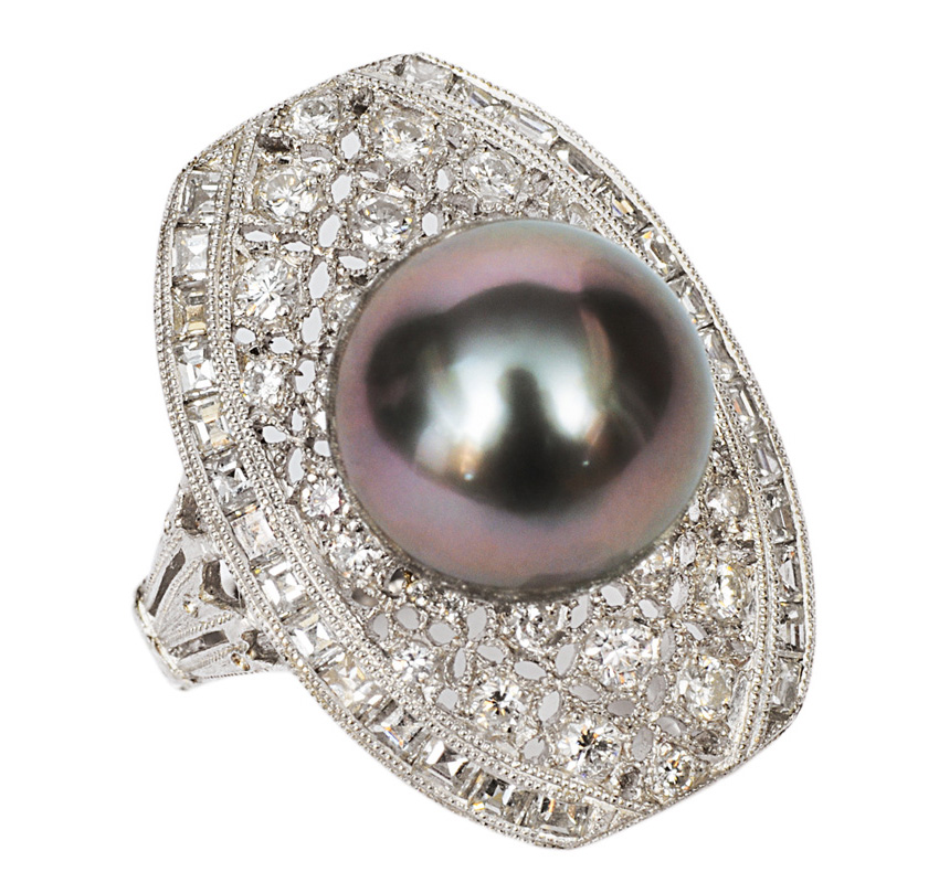 A Tahiti pearl diamond ring