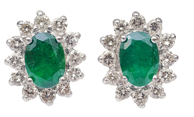 A pair of emerald diamond earstuds