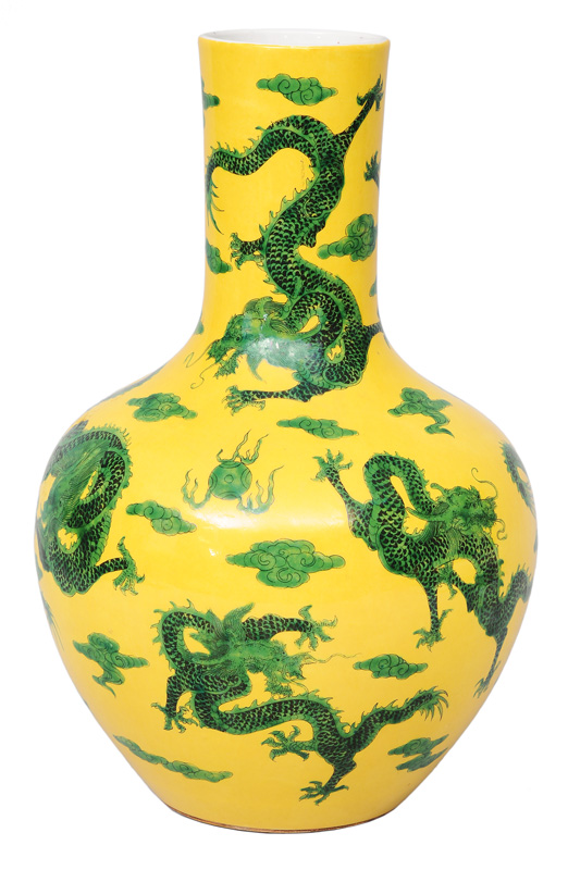 A rare yellow vase with green dragon decoration