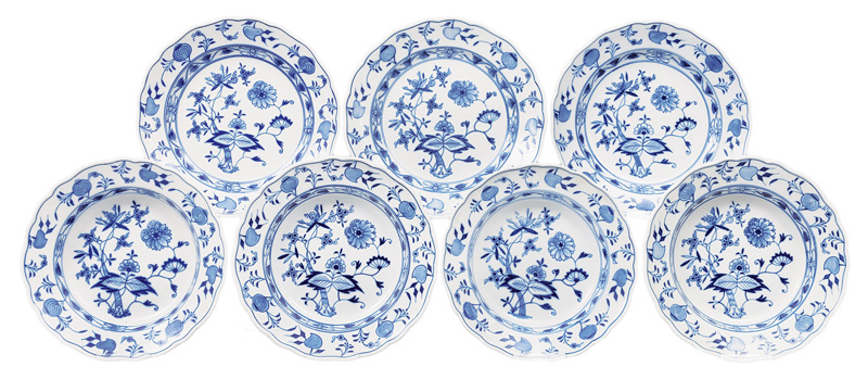 A convulute of plates "Blue Onion"