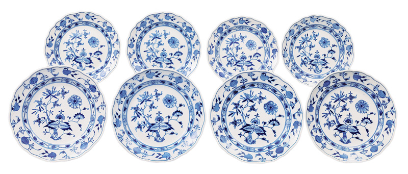 A convulute of plates "Blue Onion"