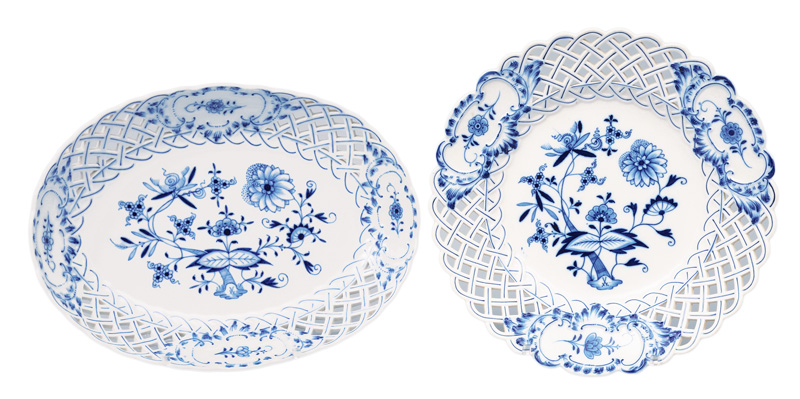 Two bowls with fretwork rim "Blue Onion"