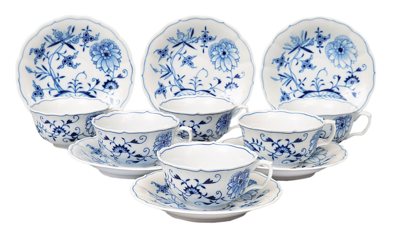 A set of 12 tea cups "Blue Onion"