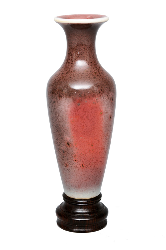 A guanyin-vase with "peachbloom"-glaze