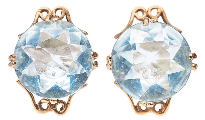 A pair of aquamarine earstuds