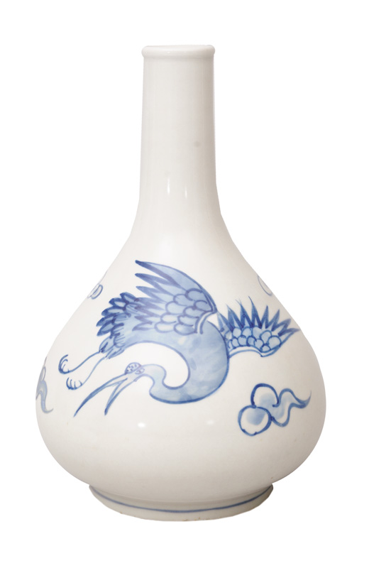 A bottle vase with phoenix