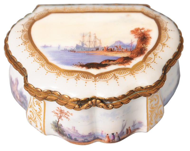 A fine snuff box with "Kauffahrtei"-painting