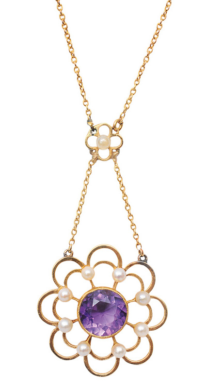 An amethyst pearl pendant with necklace