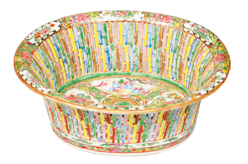 An exceptional Canton-bowl with fretwork rim