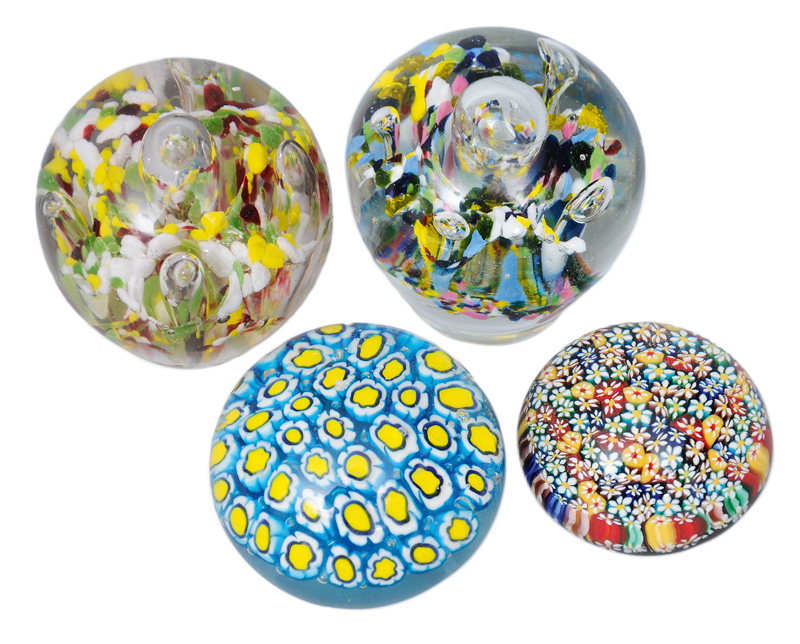 Satz von 4 Paperweights