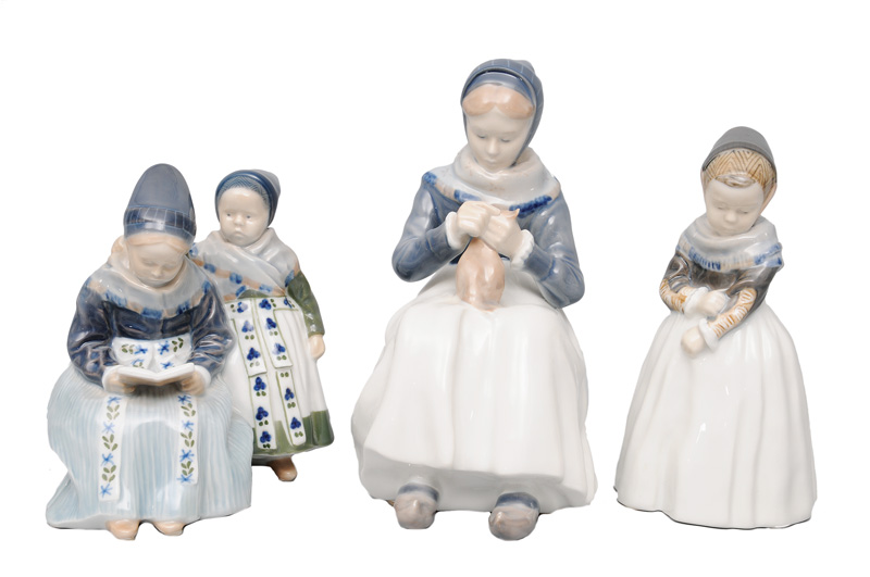 Three figurines in Amager costume
