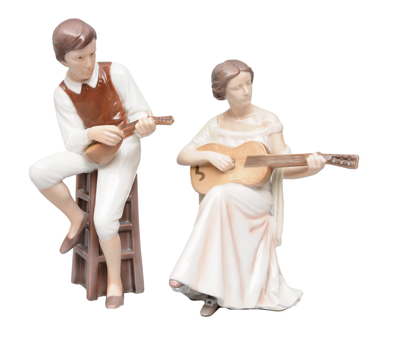 Zwei Figuren "Gitarrenspielerin" und "Mandolinespieler"