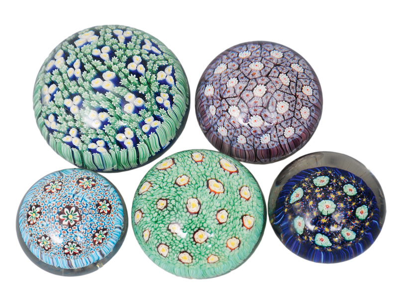 Satz von 5 Millefiori-Paperweights