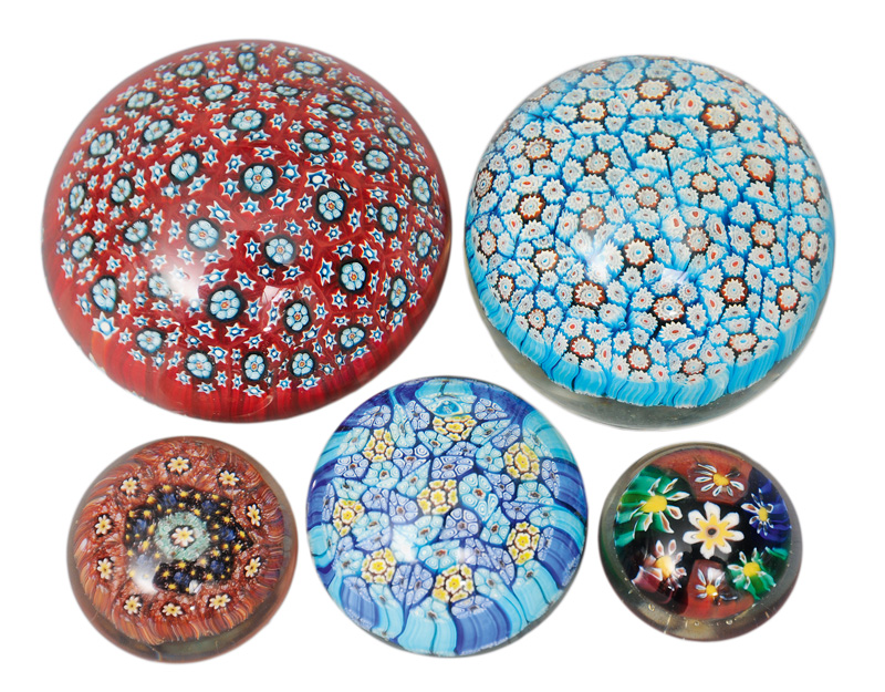 Satz von 5 Millefiori-Paperweights