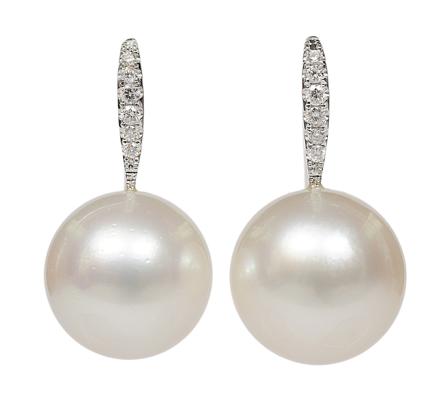 A pair of Southsea pearl diamond earpendants