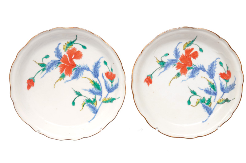 A pair of Kakiemon-bowls with flower painting