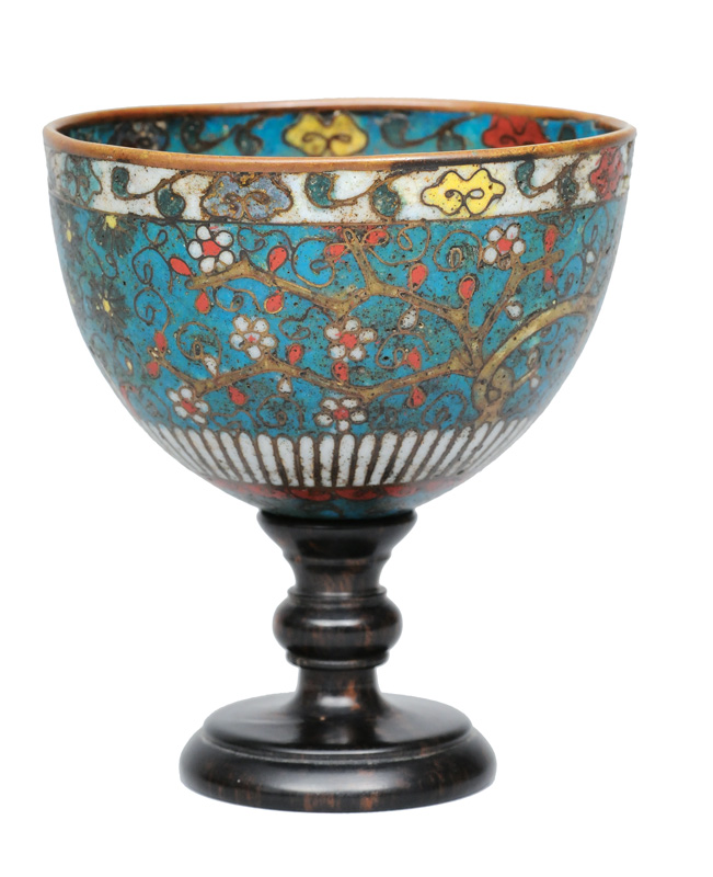 A rare cloisonné-bowl with the "3 Friends of winter"