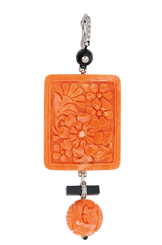 A coral onyx pendant in the style of Art-déco