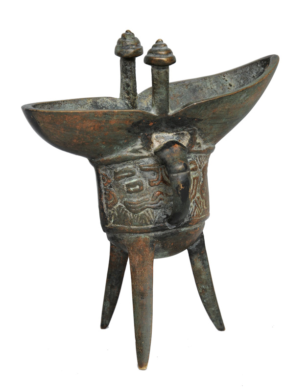 A ritual bronze vessel "Jue"