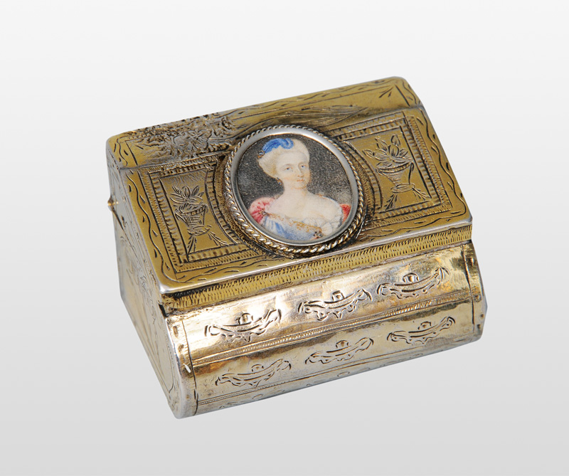 A gilded box with miniature "A courtly Rococo lady"