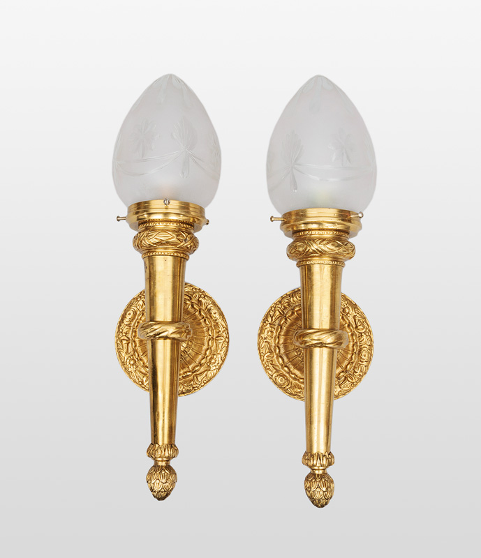 A pair of wall lights in Louis Seize style