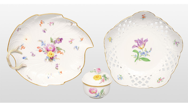 A set of 3 service pieces with flower painting