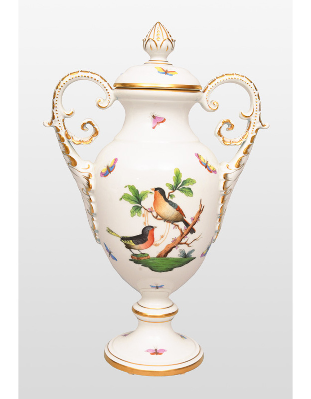 An amphora vase with cover "Rothschild Oiseaux"