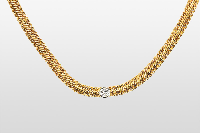 A golden necklace with one diamond