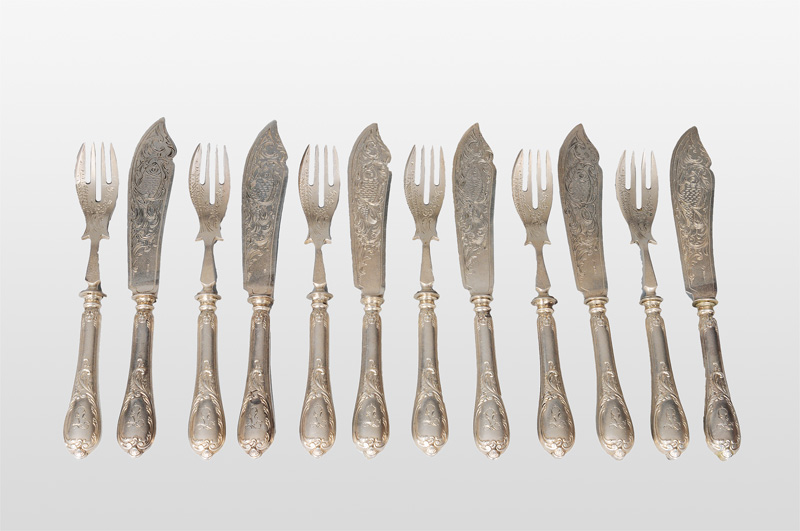 A fish cutlery with engraved decor for 6 persons