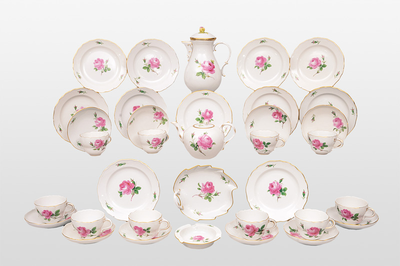 A coffee and tea service "Rote Rose" for 12 persons
