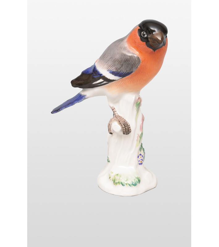 An animal figurine "Bullfinch"