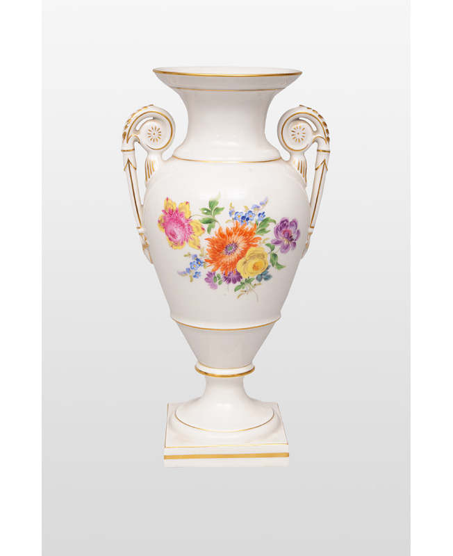An amphora vase with flower bouquet