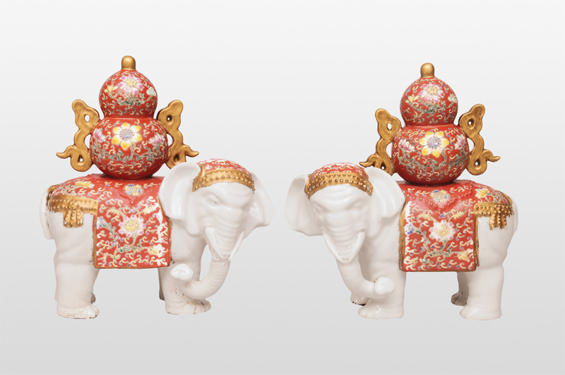 A pair of animal figurines "Elephants"