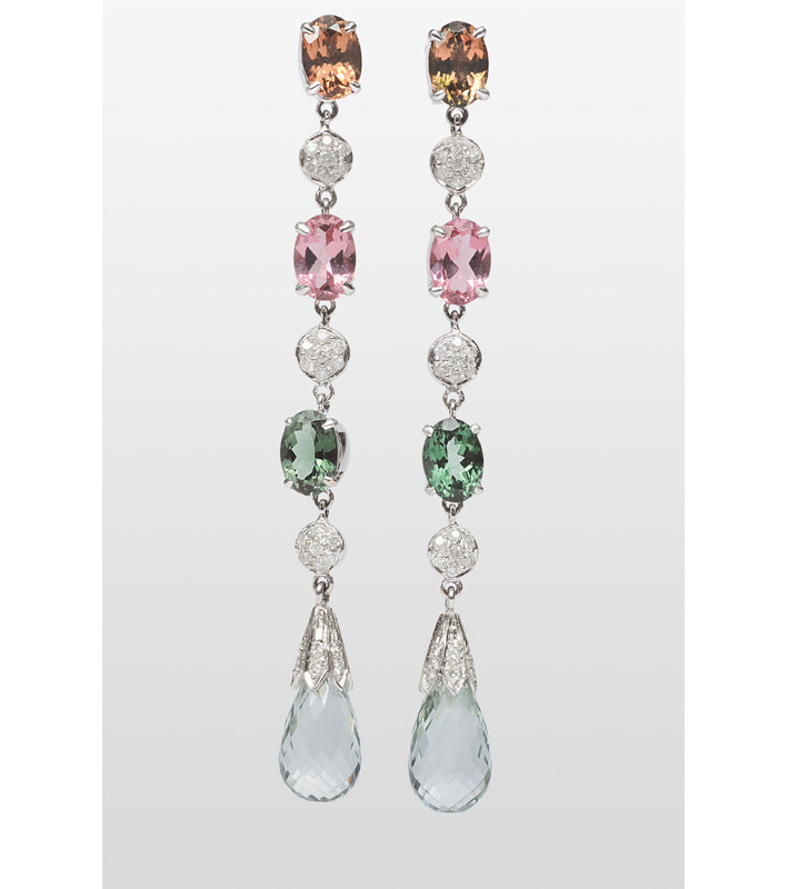 A pair of earpendants with tourmaline, smoky quarz and amethysts