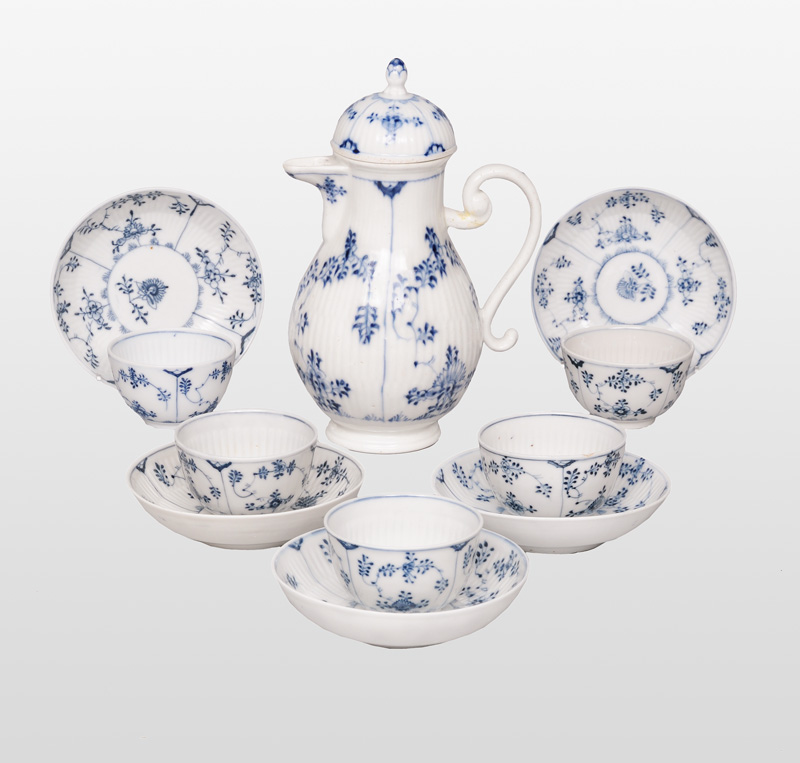 A set of 5 cups with coffee pot "Strohblume"