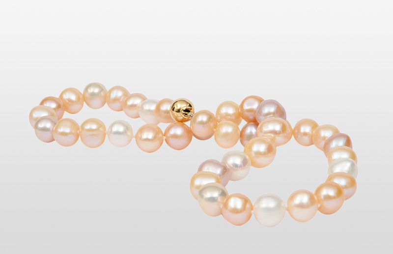 A pearl necklace