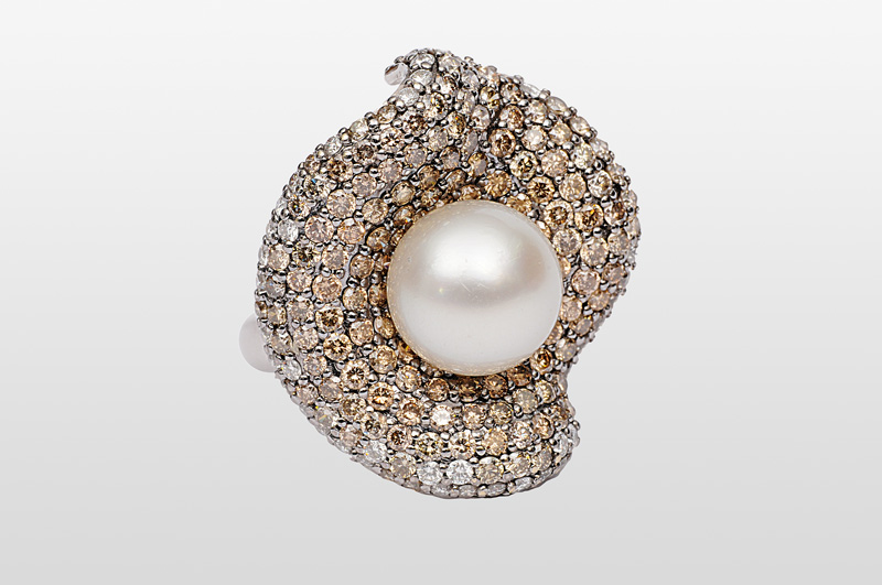 A Southsea pearl diamond ring