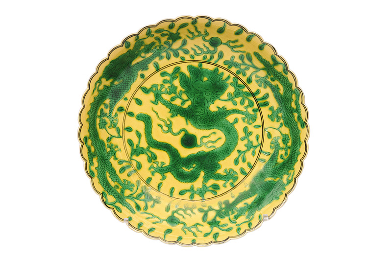 A fine yellow-green dragon saucer dish