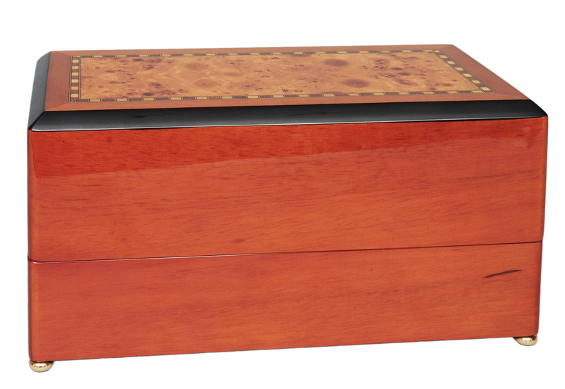 An elegant box with two watch movers by Jeweller Becker