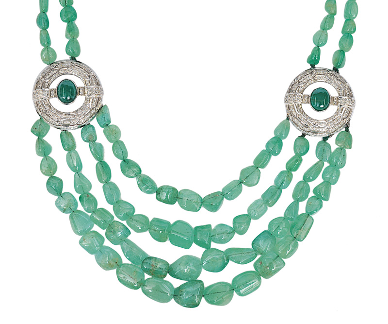 An emerald diamond necklace in the style of Art-déco