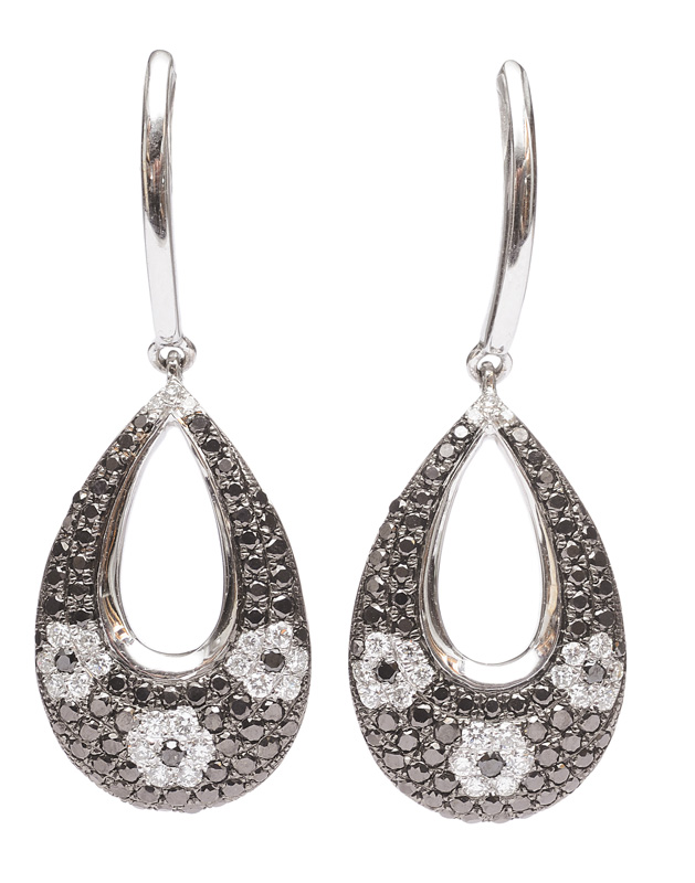 A pair of modern, two coloured diamond earpendants