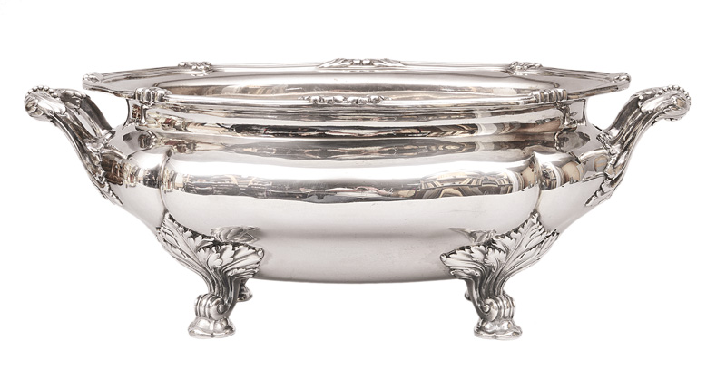 An opulent jardiniere