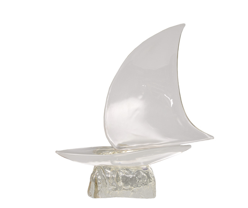 A glass sculpture "Barca a vela"