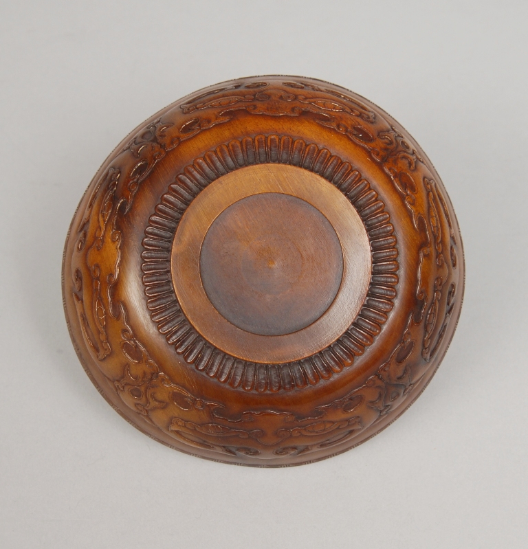 A fine Rhinoceros horn bowl with Taotie-masks - image 2