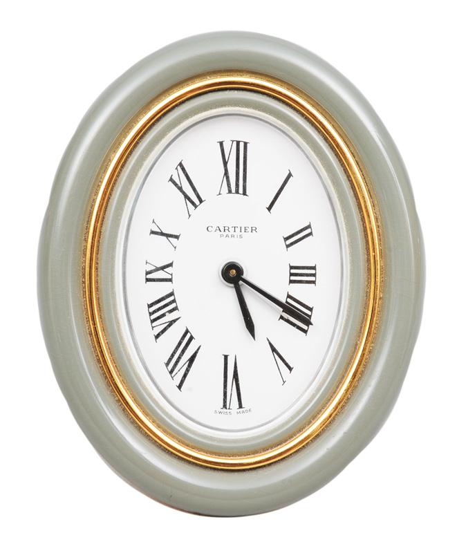 A table clock with alarm function