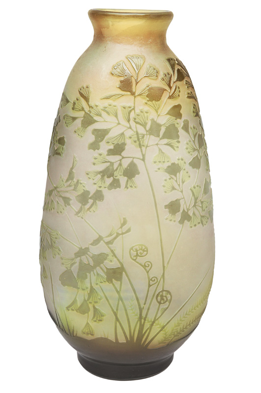 Vase mit Ginkgo