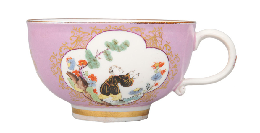 A lilac underground cup with chinoiseries