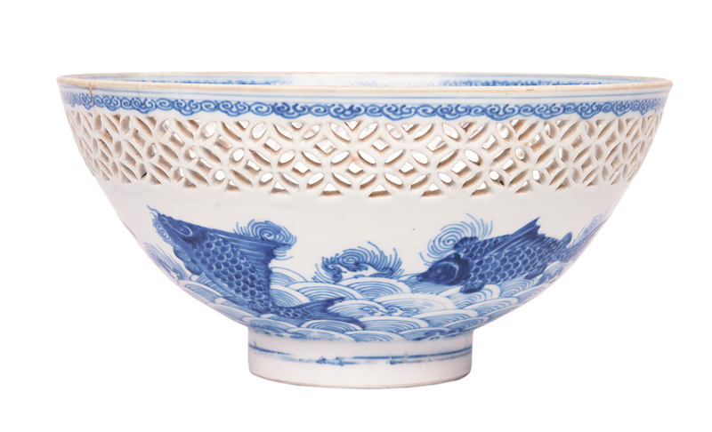 A fine bowl with rare fish decoration and fretwork rim