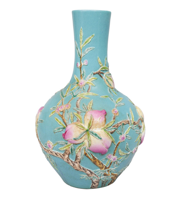 Seltene "Robin"s-Egg"-Vase mit Pfirsich-Relief