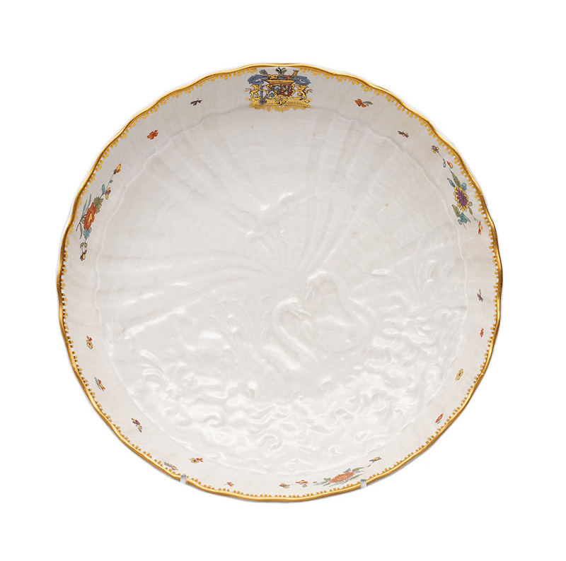 A circular bowl of the legendary "Swan service"